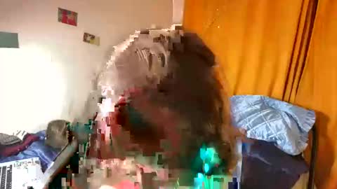 Snapshot of magic_mini_moon chatting on December 2024 09:17:02 PM Mikky or Moon online show from December 2024 09:17:02 PM