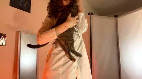 Snapshot of magic_mini_moon chatting on January 2025 09:07:01 PM Mikky or Moon online show from January 2025 09:07:01 PM