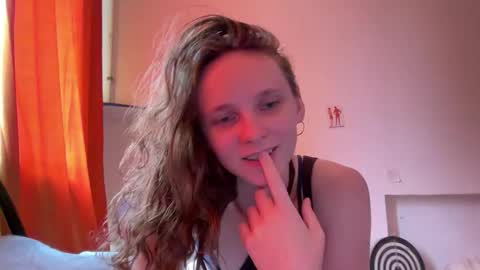 Snapshot of magic_mini_moon chatting on September 2025 09:11:01 AM Mikky or Moon online show from September 2025 09:11:01 AM