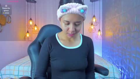 Snapshot of magic_oliviah chatting on May 2026 01:20:02 PM Oliviah online show from May 2026 01:20:02 PM