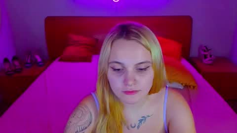 Lili and Bella online show from December 2024 11:01:01 AM