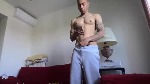 Snapshot of magicsempai chatting on April 2026 11:15:01 AM Magicsempai online show from April 2026 11:15:01 AM