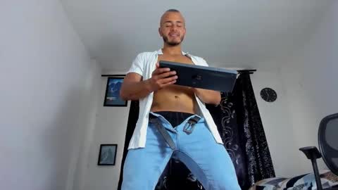 Magnusclark online show from November 2025 09:08:01 PM