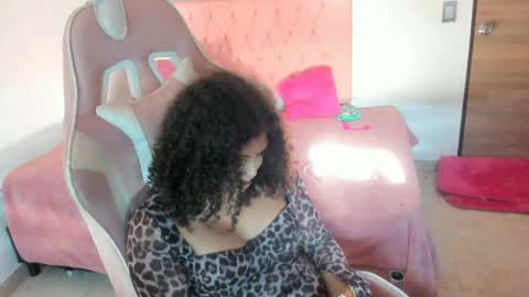 mahia_frizzy online show from October 2025 09:45:01 PM
