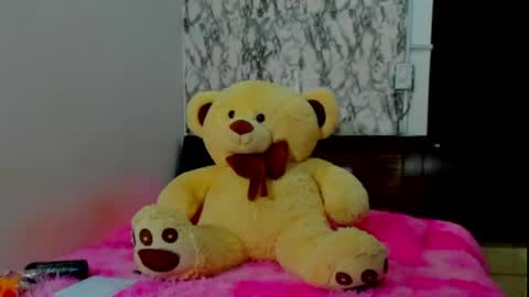 Snapshot of maia_bronce chatting on May 2026 12:06:02 AM Maia Bronce online show from May 2026 12:06:02 AM