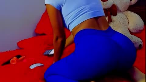 Snapshot of maia_bronce chatting on May 2026 01:59:01 PM Maia Bronce online show from May 2026 01:59:01 PM