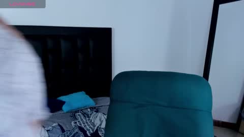 Snapshot of maia_davies chatting on December 2024 03:22:02 PM Maia online show from December 2024 03:22:02 PM