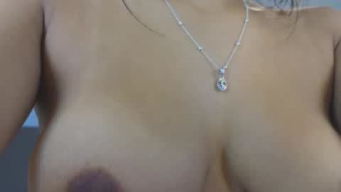 Maiaa Ruiz  online show from October 2025 03:35:02 PM