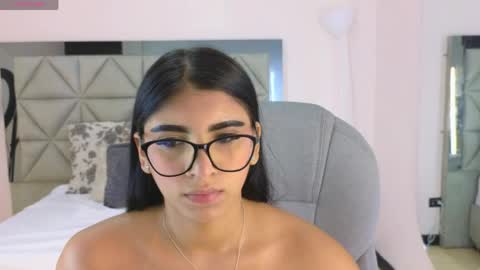 Maiaa Ruiz  online show from April 2026 12:43:01 PM