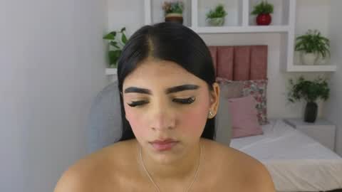 Maiaa Ruiz  online show from June 2026 01:27:01 PM
