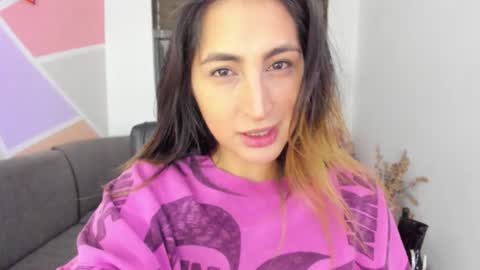 Snapshot of maiaconnor chatting on October 2025 12:53:01 AM online show from October 2025 12:53:01 AM