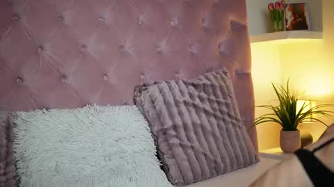  Maia  online show from October 2025 11:32:02 PM