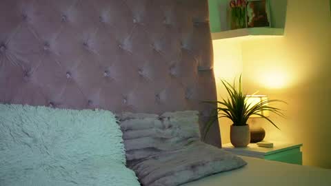  Maia  online show from April 2026 10:00:02 PM