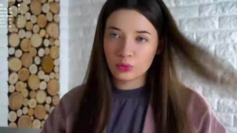 Lucy online show from November 2025 03:18:02 AM