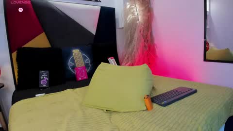 Maiky Cooper online show from October 2025 09:12:02 PM