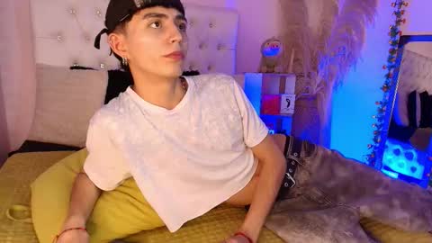 Maiky Cooper online show from October 2025 07:48:02 PM