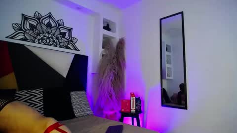 Maiky Cooper online show from November 2025 03:54:01 AM