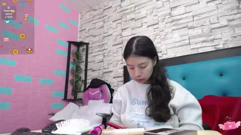 Snapshot of maily_can chatting on October 2025 12:50:01 PM MAILY CAN online show from October 2025 12:50:01 PM