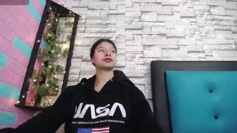 Snapshot of maily_can chatting on November 2025 12:49:01 PM MAILY CAN online show from November 2025 12:49:01 PM