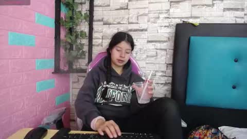 Snapshot of maily_can chatting on November 2025 01:11:01 PM MAILY CAN online show from November 2025 01:11:01 PM