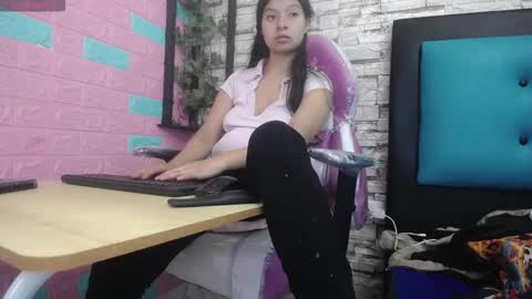 Snapshot of maily_can chatting on November 2025 12:52:01 PM MAILY CAN online show from November 2025 12:52:01 PM