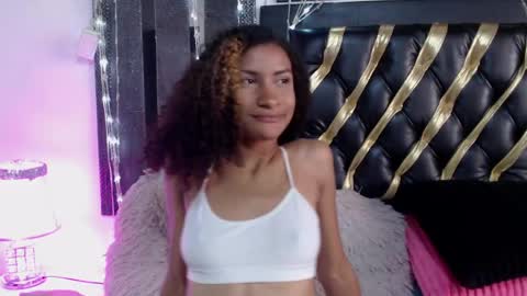 Snapshot of mailyn_gold chatting on May 2026 04:04:02 PM mailyn_gold online show from May 2026 04:04:02 PM