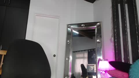 Snapshot of mailyn_gold chatting on May 2026 11:38:01 AM mailyn_gold online show from May 2026 11:38:01 AM