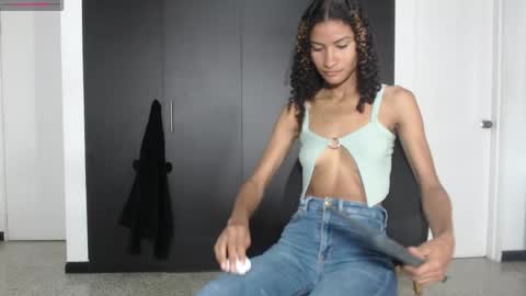 Snapshot of mailyn_gold chatting on June 2026 12:10:02 PM mailyn_gold online show from June 2026 12:10:02 PM