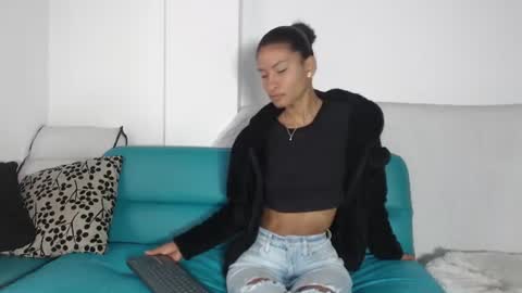 Snapshot of mailyn_gold chatting on June 2026 11:57:01 AM mailyn_gold online show from June 2026 11:57:01 AM