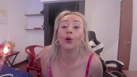 Carolina Barrantes Munera online show from January 2025 11:34:02 AM