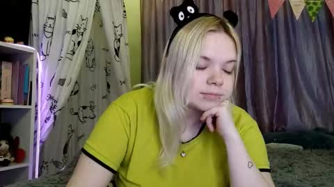 Snapshot of mairaspratlen chatting on February 2026 03:34:02 PM Karen online show from February 2026 03:34:02 PM