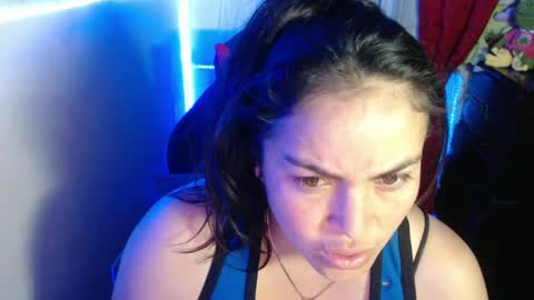 Hello friends Im on another account    online show from January 2025 01:37:02 AM