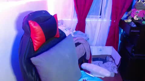 Hello friends Im on another account    online show from January 2025 01:58:02 AM