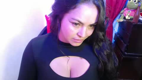 Hello friends Im on another account    online show from February 2025 02:47:01 AM