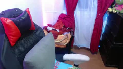 Hello friends Im on another account    online show from February 2025 06:12:01 AM