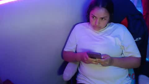 Hello friends Im on another account    online show from February 2025 01:08:01 AM