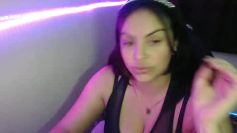 Hello friends Im on another account    online show from March 2025 01:31:02 AM