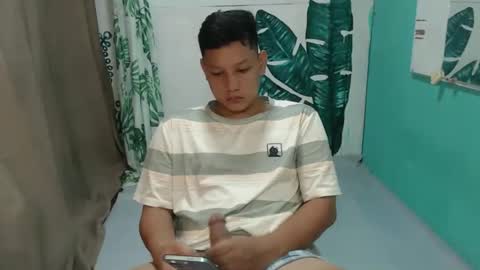 Snapshot of makehugecock chatting on November 2025 08:37:02 AM makehugecock online show from November 2025 08:37:02 AM