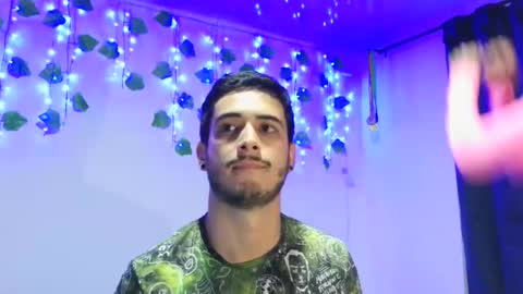 Snapshot of makenzy_darly chatting on January 2025 01:32:01 AM Makenzy darly online show from January 2025 01:32:01 AM