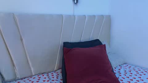 Snapshot of makii__ chatting on December 2025 08:38:01 PM Maki online show from December 2025 08:38:01 PM