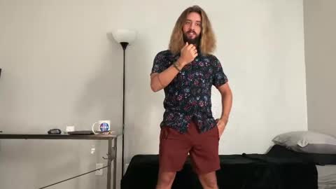 Snapshot of makingmoans chatting on November 2025 03:52:02 PM Mack Makingmoans Twitter online show from November 2025 03:52:02 PM