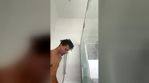 malakiloves online show from April 2026 03:48:02 AM