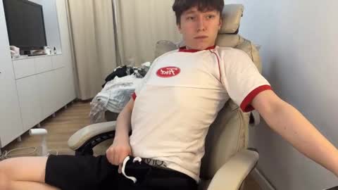 Snapshot of malcolm_yang chatting on October 2025 01:37:01 PM Tom and Mark 3 online show from October 2025 01:37:01 PM