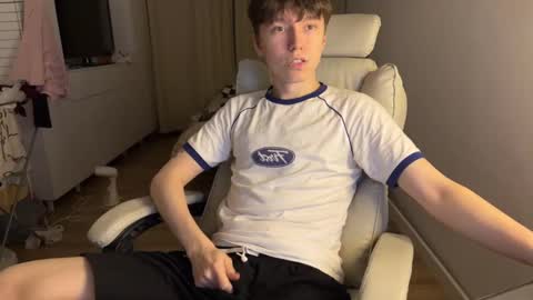 Snapshot of malcolm_yang chatting on November 2025 04:09:01 PM Tom and Mark 3 online show from November 2025 04:09:01 PM