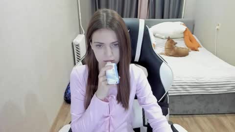 Malia online show from October 2025 12:11:02 AM