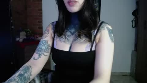 Snapshot of maliceinwonderland25 chatting on June 2026 11:53:02 PM Alice Asylum online show from June 2026 11:53:02 PM