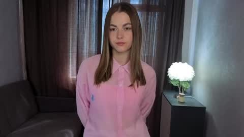 Snapshot of mallieangelini chatting on June 2026 04:15:01 AM Mia online show from June 2026 04:15:01 AM