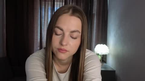 Snapshot of mallieangelini chatting on June 2026 06:25:01 AM Mia online show from June 2026 06:25:01 AM