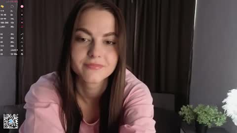Snapshot of mallieangelini chatting on June 2026 04:33:01 AM Mia online show from June 2026 04:33:01 AM