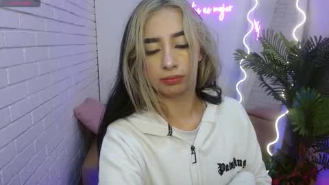 Malory  online show from November 2025 11:31:02 AM